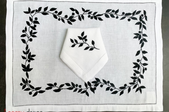 Bộ 01 khăn ăn & lót đĩa trắng thêu cành ô liu